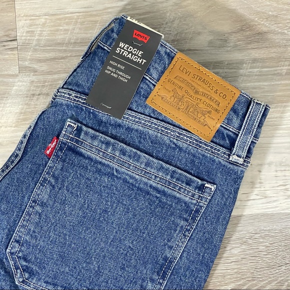 Levi's Premium Wedgie Straight High Rise Jeans - Picture 12 of 16